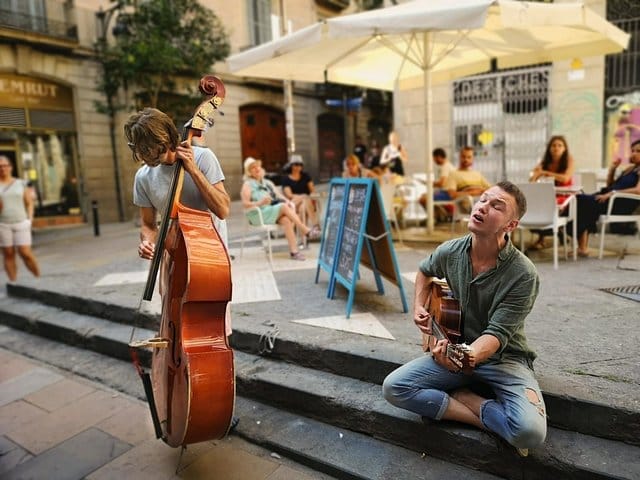Barcelona Highlights and Secrets. Private Tour with a tapa &amp; drink included