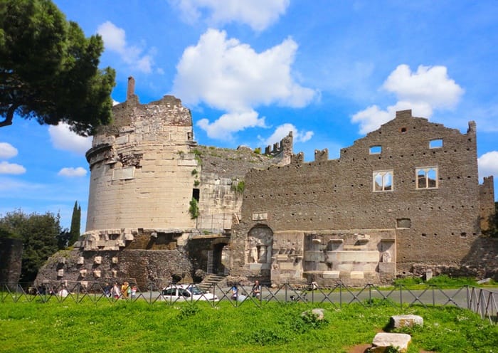 Appian way Walking tour and Catacombs of Rome 7