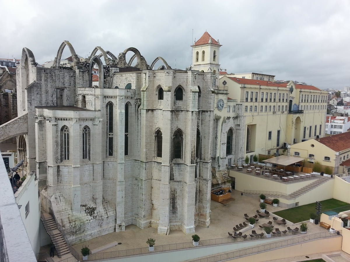 Lisbon Afternoon: Private Tour with Monuments and Fado Dinner
