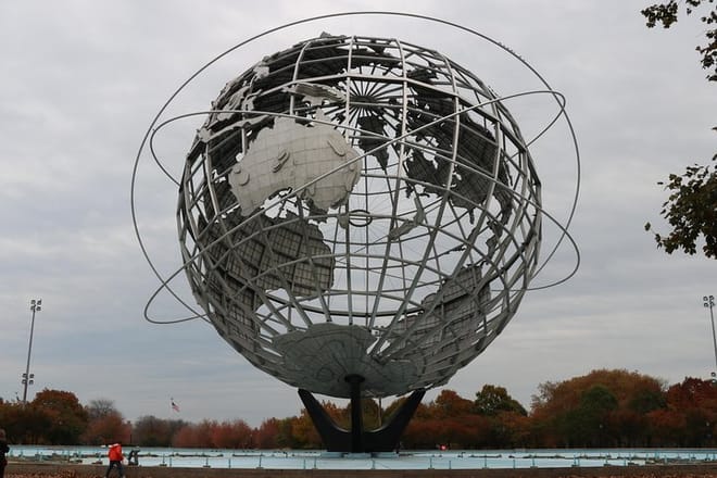 New York contrasts: Manhattan, The Bronx, Queens & Brooklyn 8