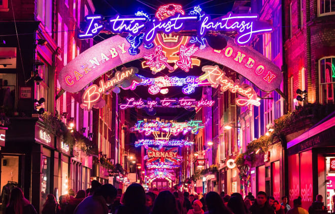 Rock ‘n’ Roll London: Iconic Music Sites Private Taxi Tour