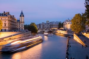 Paris: City Walking Tour and Seine River Cruise