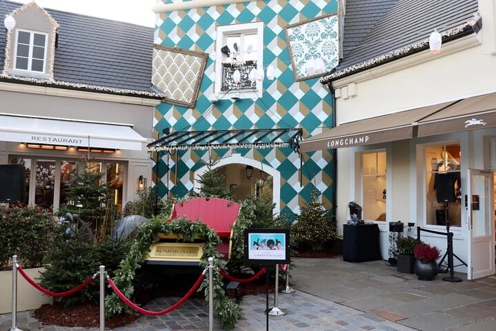 CDG pick up with Montmartre and la Vallée Village Tour  7