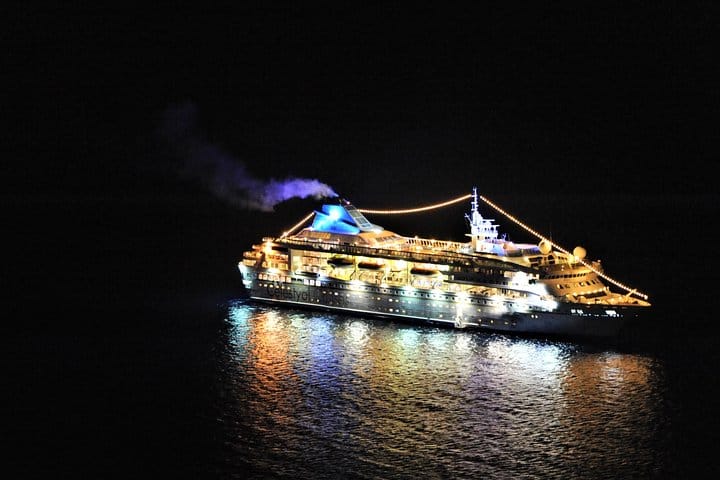 Santorini 5 Hour Private Oia Tour & Lunch/Dinner at a Local Farm