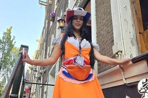 Private Hostess Bar Tour in Amsterdam Red Light District (3h)