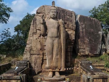 Aukana and Anuradhapura Cultural Day Tour from Habarana