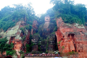 Private Day Tour of Chengdu Panda Base and Leshan Buddha