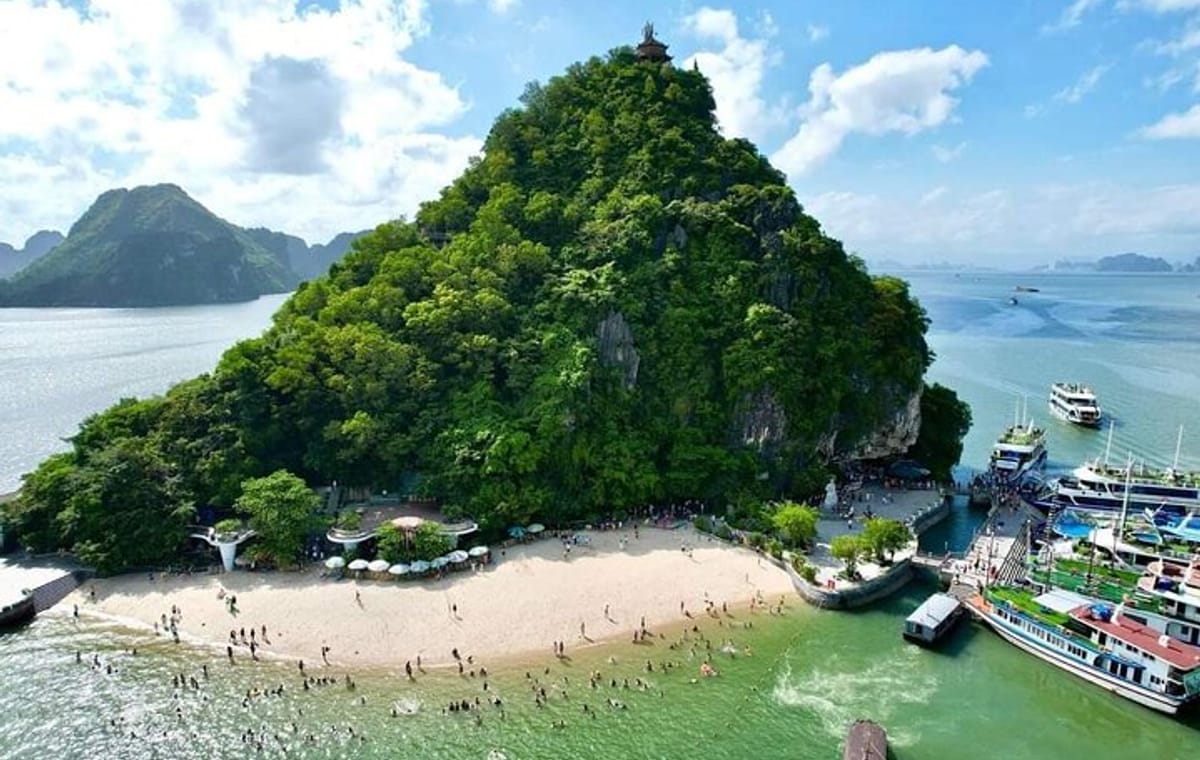 Best Seller Halong Bay Day Tour: Cruise, Lunch, Island and Cave