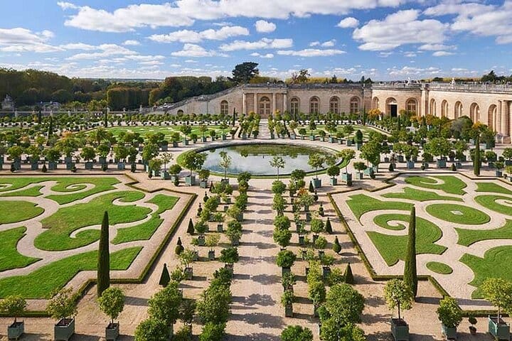Private Versailles and Maintenon Full-Day History Tour 6