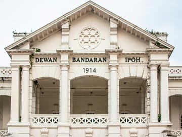 The iconic Dewan Bandaran Ipoh, built in 1914, stands as a timeless symbol of colonial-era architecture and heritage in the heart of Ipoh, Perak.