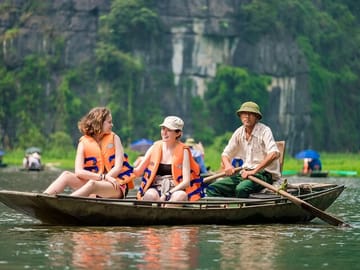 1 Day Luxury Tour to Ninh Binh : Hoa Lu & Tam Coc with Lunch