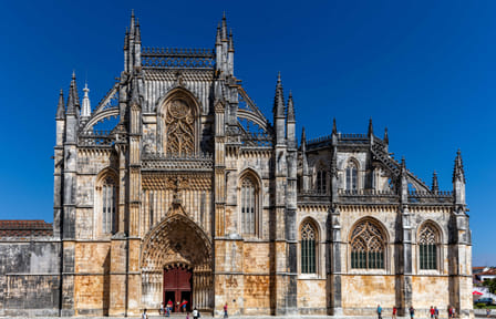 Private Full-Day Tour of Fátima, Óbidos, Batalha & Nazaré