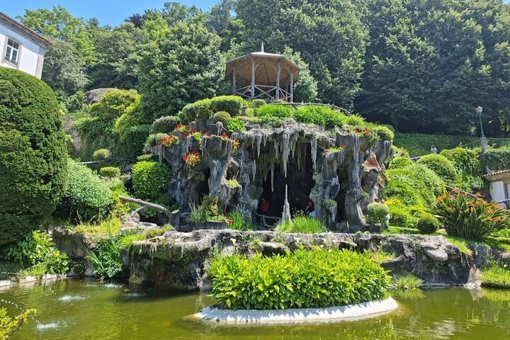 SANTIAGO DE COMPOSTELA + BRAGA: Private Tour from Porto