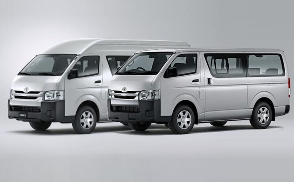 Nairobi to Maasai Mara Shuttle Transfer with Guided Insights