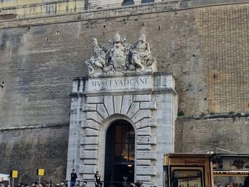 Vatican Museums and Sistine Chapel Entrance with Audio Guide