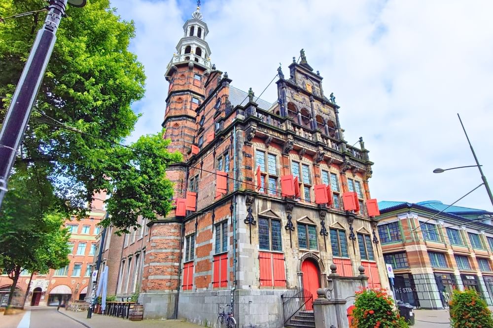 The Hague former city hall is part of the City Detective game tour.