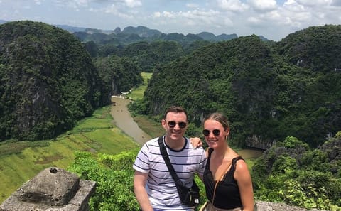 Ninh Binh Luxury Day Tour: MUA CAVE – TRANG AN – HOA LU – CYLING