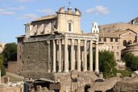 You will walk through the Palatine Hill where Roman Emperors lived