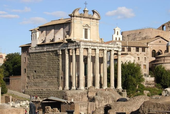 You will walk through the Palatine Hill where Roman Emperors lived