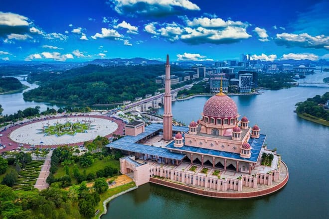 Putrajaya Tour From Kuala Lumpur 