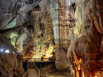Paradise Cave and Mooc Spring Guided Tour from Dong Hoi