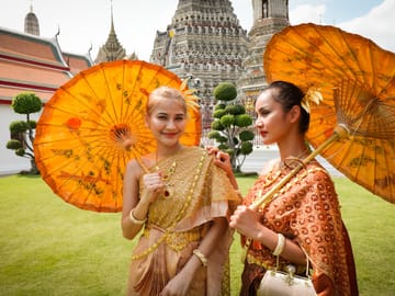 Guided Tour in Grand Palace & Emerald Buddha by MyProGuide