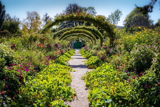Private Luxury Giverny & Monet Gardens Experience from Paris