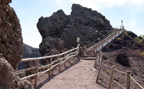 Culinary and Hiking Tour of the Amalfi Coast and Naples