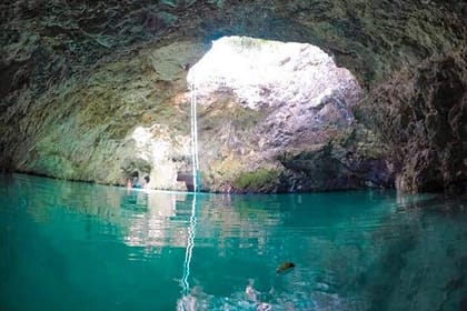 Half-Day Tour in Blue Hole mineral spring Negril with Transportation