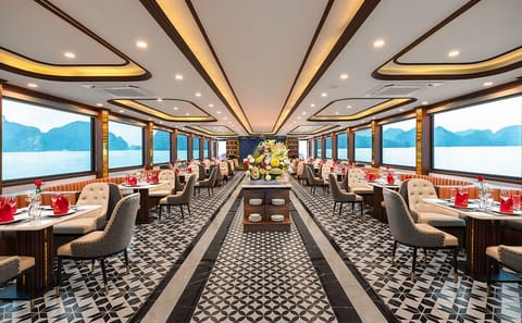 Hanoi: Luxury Halong Bay 5-Star Cruise with Buffet & Kayaking