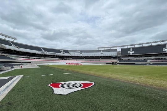 River Plate Stadium and Museum Ticket and Small-Group Tour