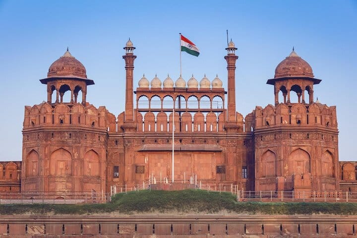 Ancient Caves, Forts, Taj & Temples Expedition