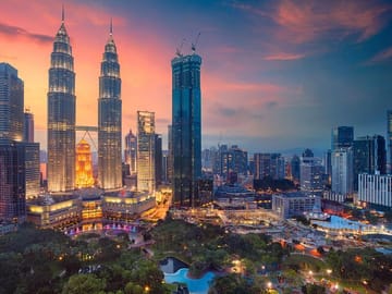 Kuala Lumpur Tour: Petronas Twin Towers Observe Deck & Batu Caves