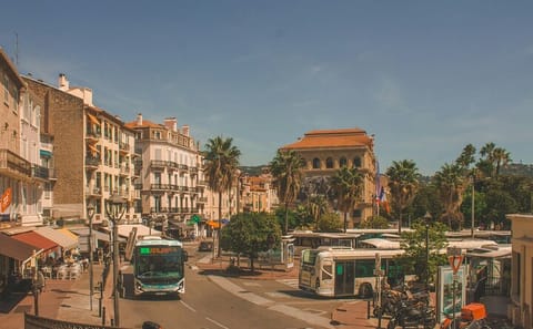 Private Guided Walking Tour of Cannes in 2 Hours