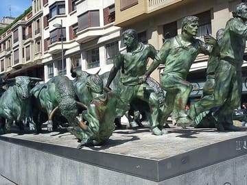 Pamplona Uncovered: Ultimate Legends & Bull Run Walking Tour