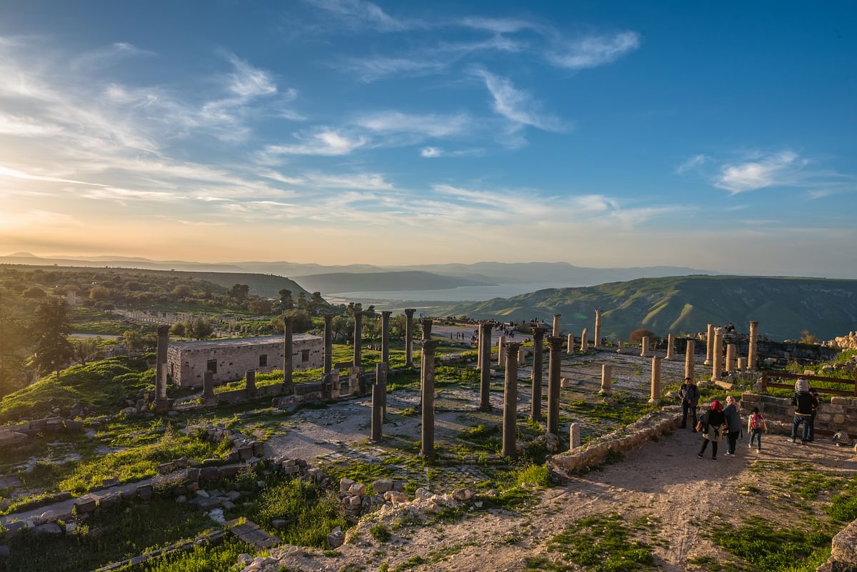 Private Tour to Umm Qais: Explore Ancient Roman Ruins & Scenic Views