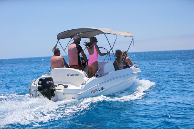 Captain Your Own Adventure: License-free boat rentals in Playa Blanca