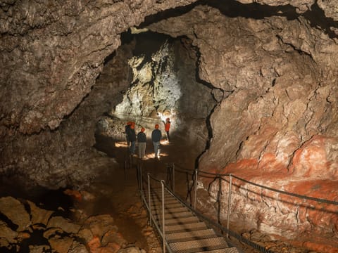 Vatnshellir Lava Cave Tour, photo 2