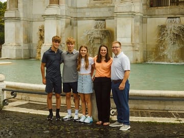 Professional Photo Shoot Tour in Iconic Milan Locations
