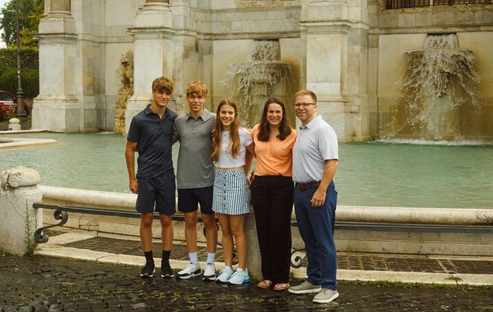 Professional Photo Shoot Tour in Iconic Milan Locations