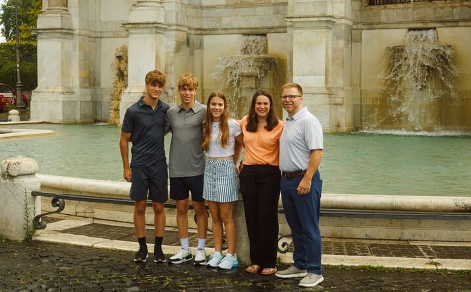 Professional Photo Shoot Tour in Iconic Milan Locations