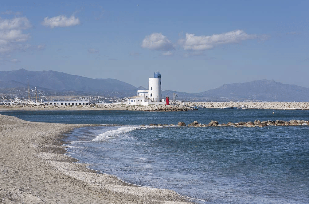 Enjoy the calm of the sea, the sun and the breathtaking views of the Costa del Sol while we sail.