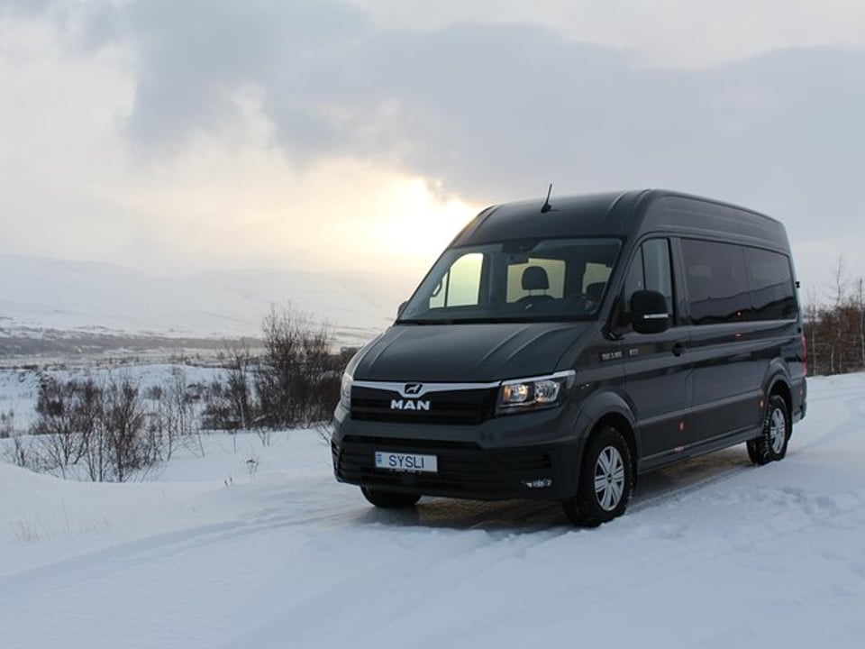 Private Akureyri Airport Transfer — Sýsli - Ferðir og ökukennsla ehf