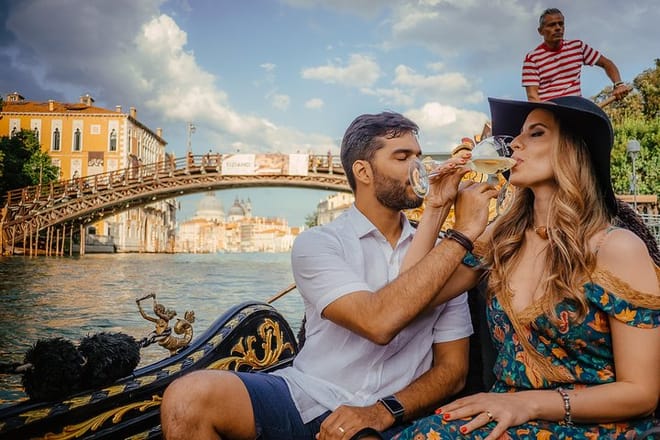 Gondola Ride and Aperitif in a Venetian Palace 3
