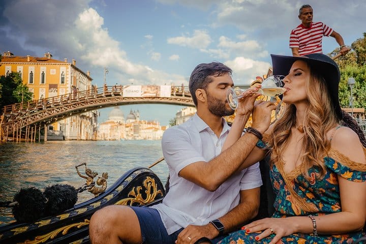 Gondola Ride and Aperitif in a Venetian Palace 3