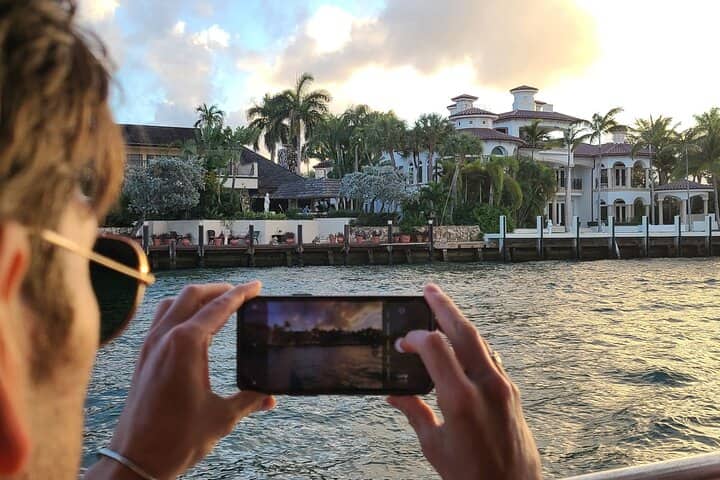 Fort Lauderdale Celebrity Homes Sunset Cruise with Free Drink