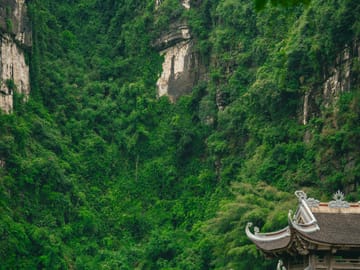 Hanoi: Ninh Binh, Hoa Lu, Trang An and Mua Cave Tour