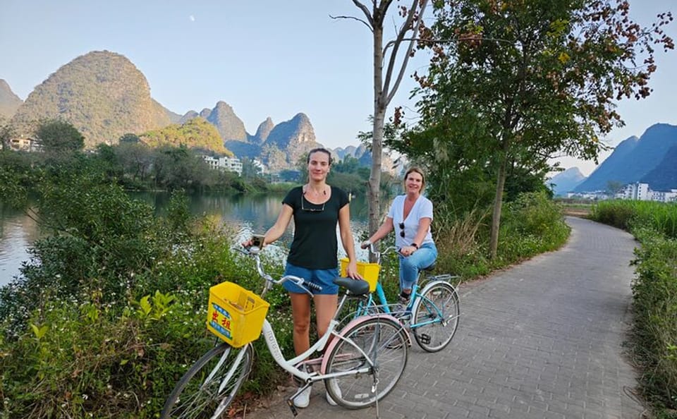 Li River Cruise and Yulong River Biking Tour in Yangshuo