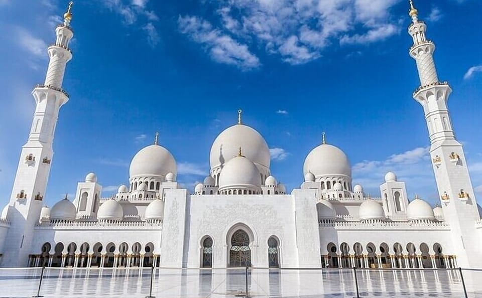 Private City Tour of Abu Dhabi with Pickup from Dubai