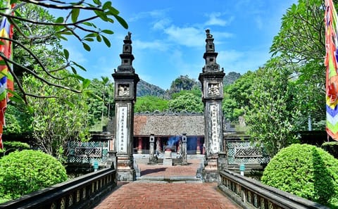 Full-Day Ninh Binh Tour from Hanoi Small Group of 11 Boat Bike